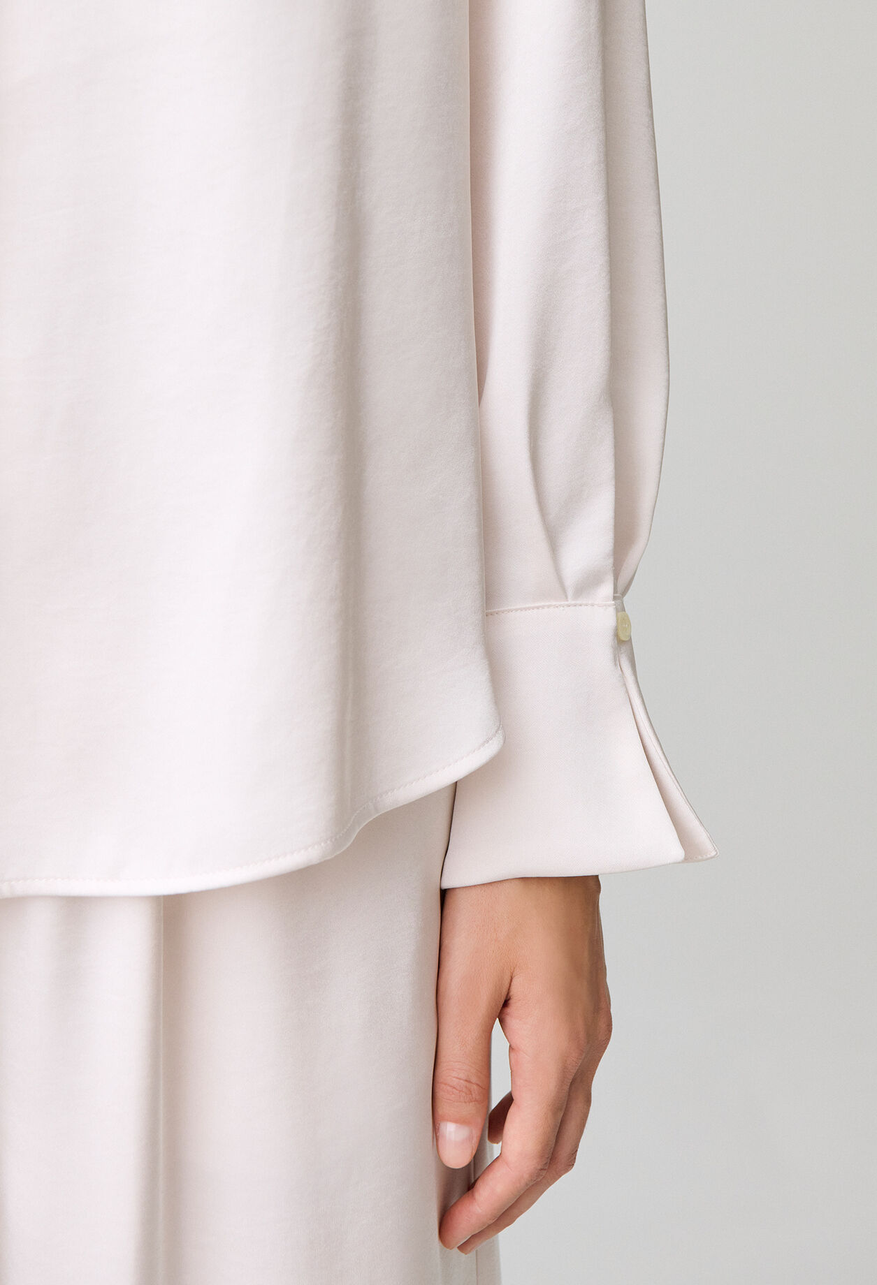Flie&szlig;ende Bluse mit Kragen