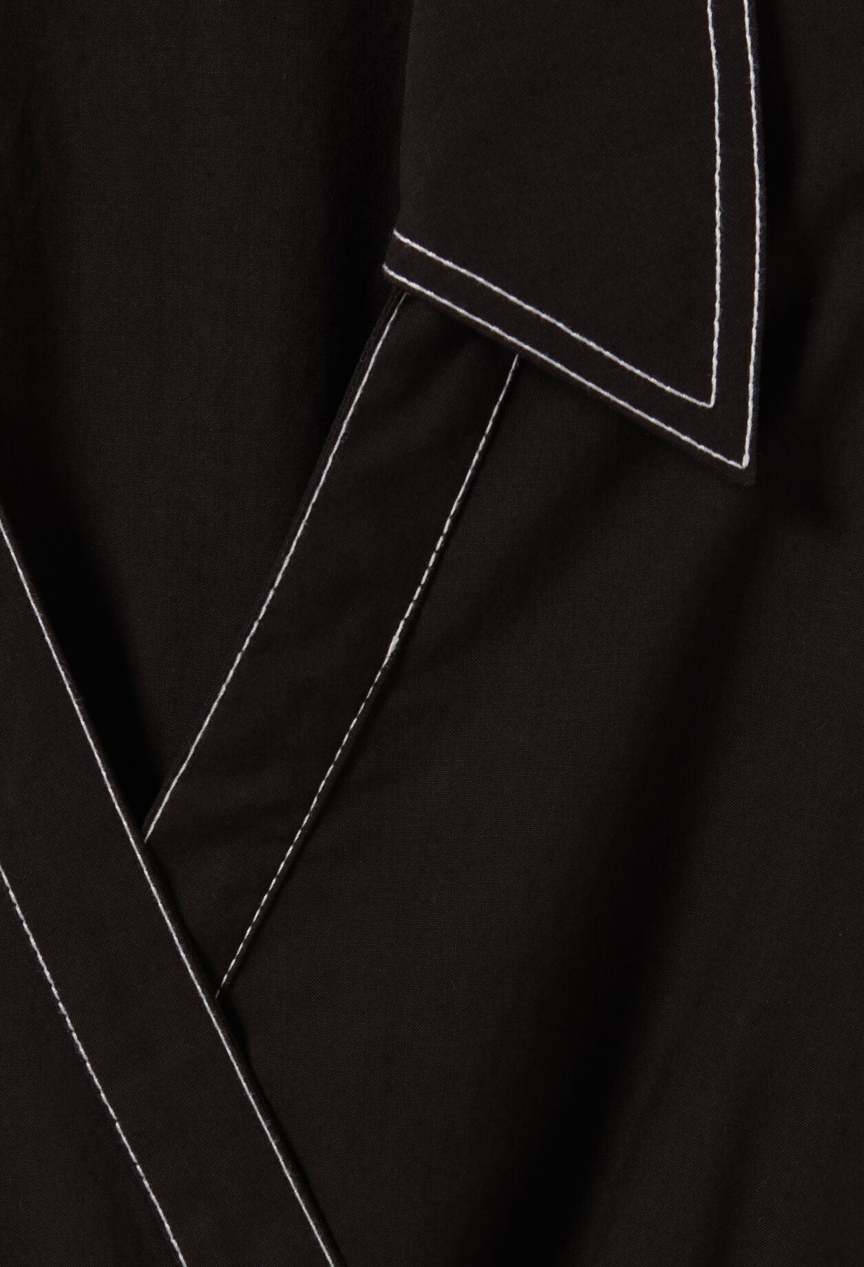 Langes Kleid mit Gürtel
