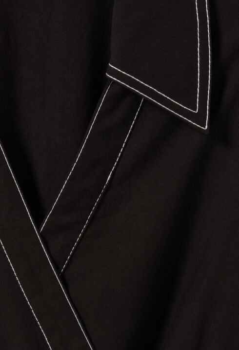 Langes Kleid mit Gürtel