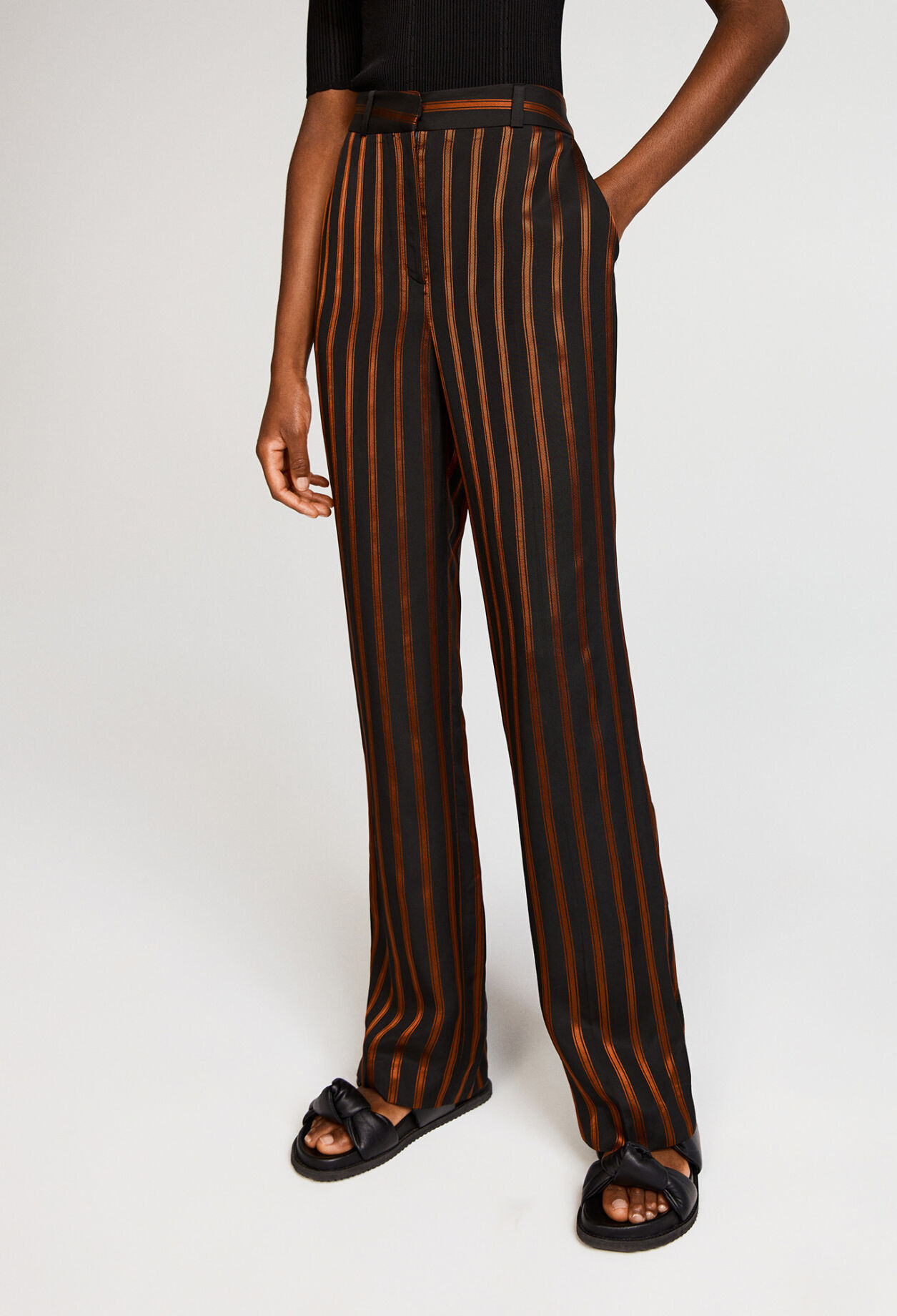 Hose mit hohem Bund