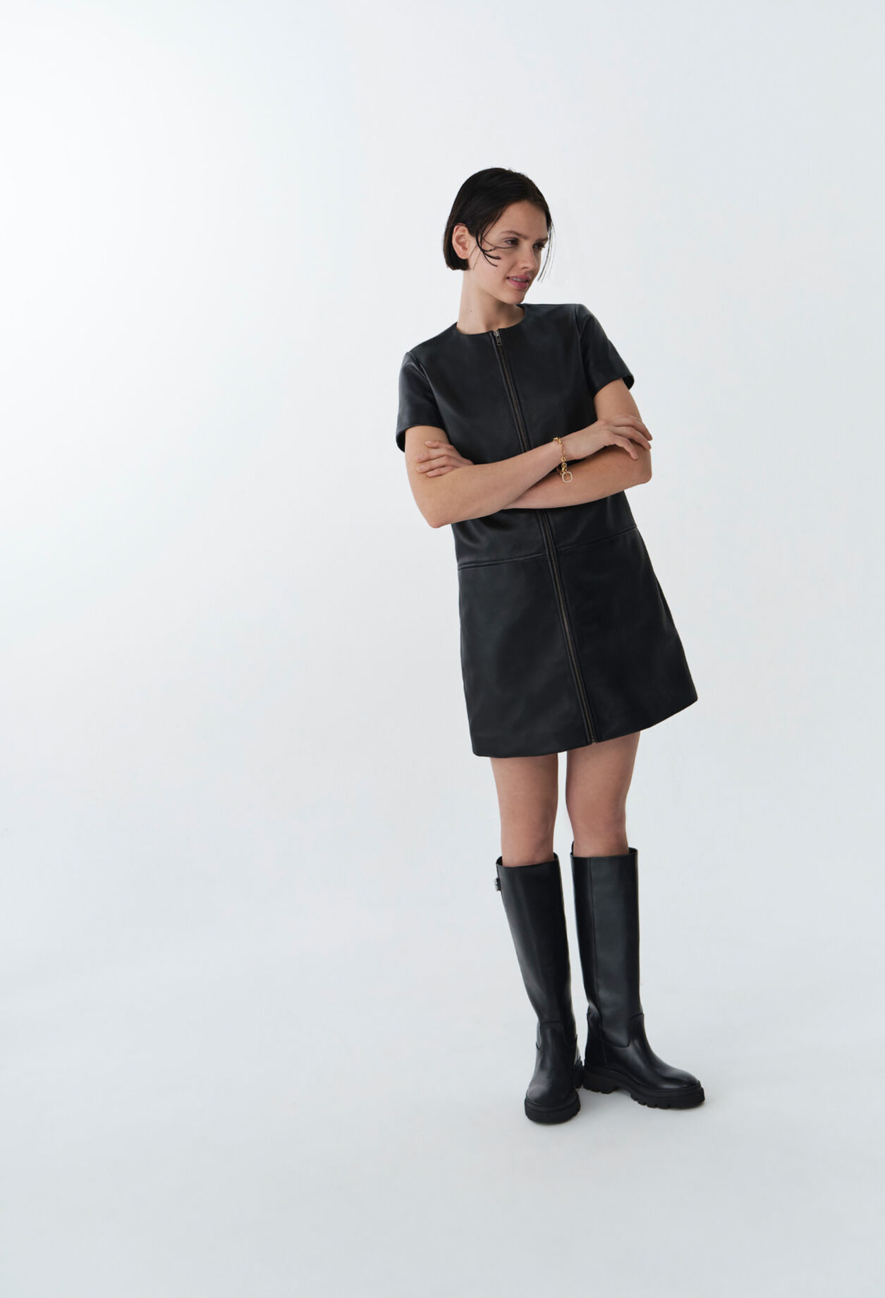 Kurzes Lederkleid mit Reißverschluss