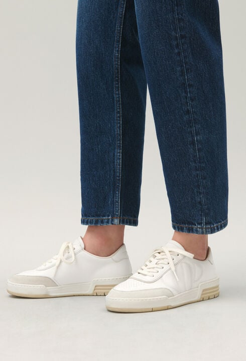 Weiße Sneakers