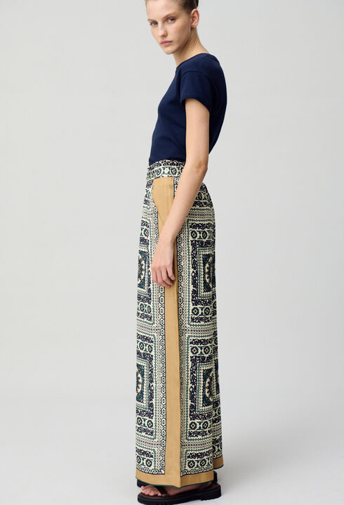 Weit fließende Druckhose
