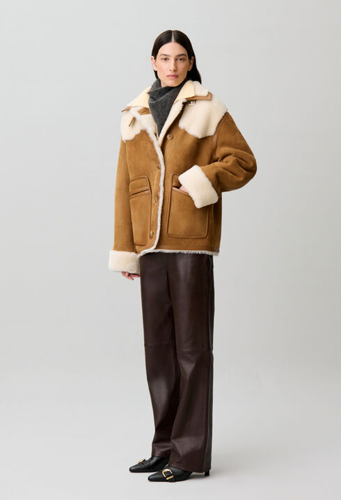 Lammfelljacke mit Lederkragen