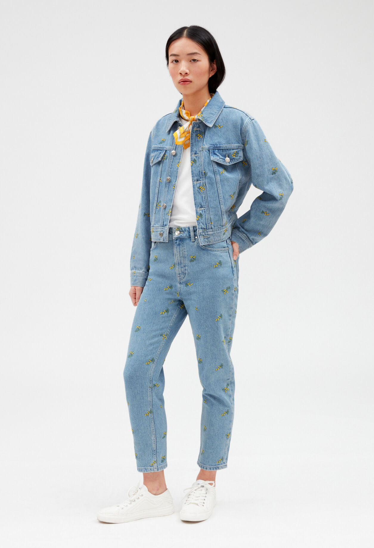Jeansjacke mit Stickerei, Mimose