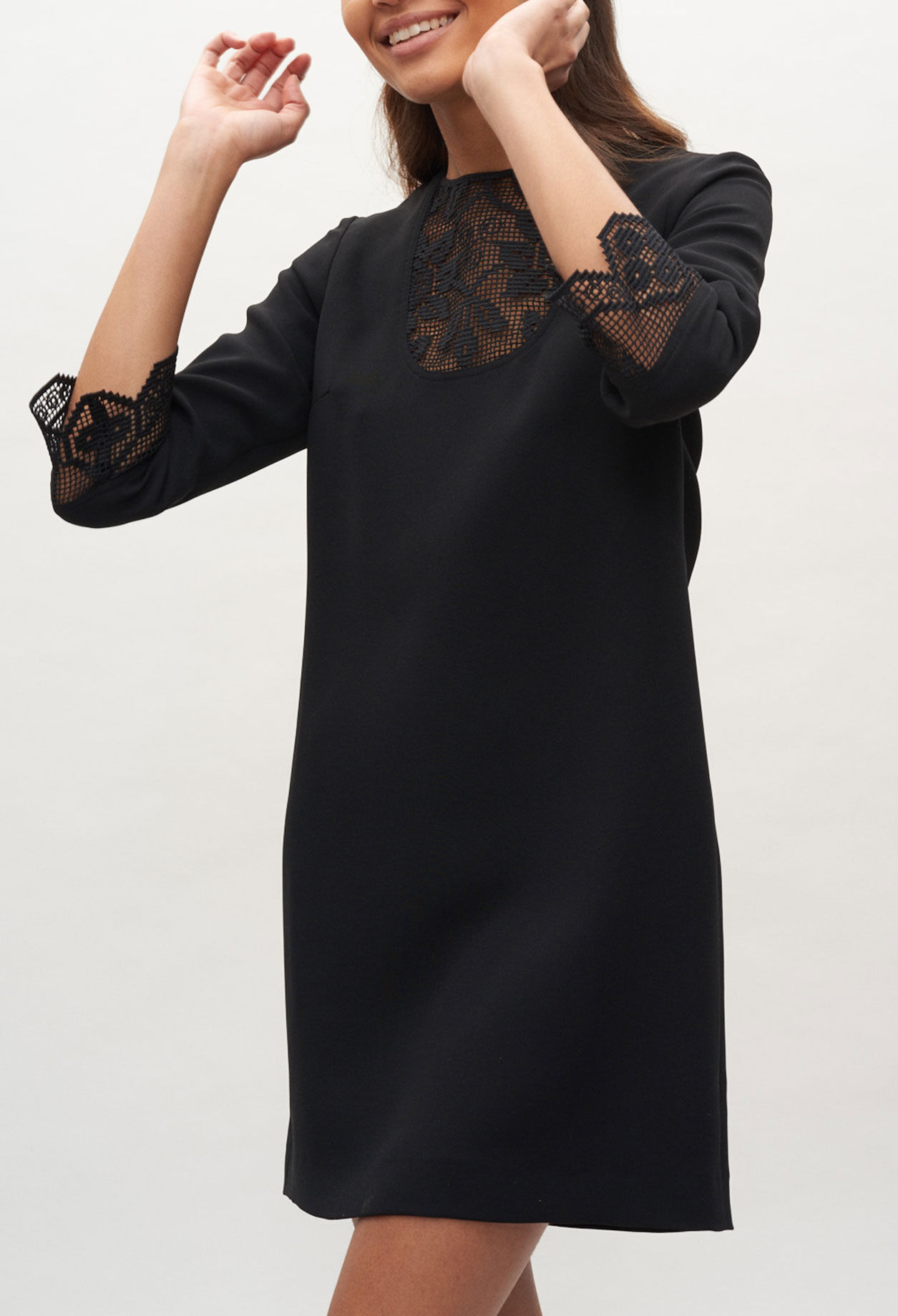 Kleid mit Spitzenabschlüssen
