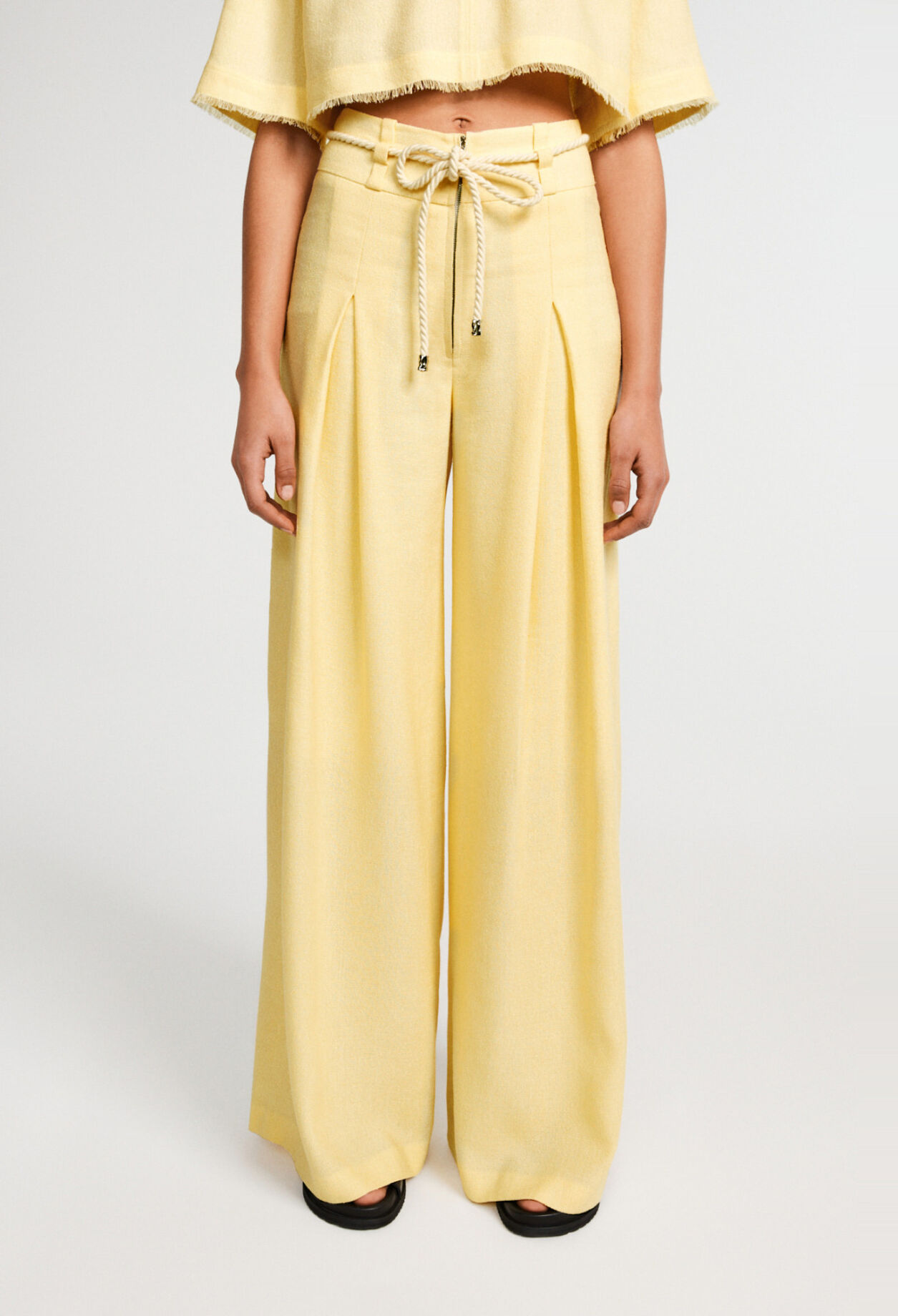 Lange Hose mit Kordelgürtel