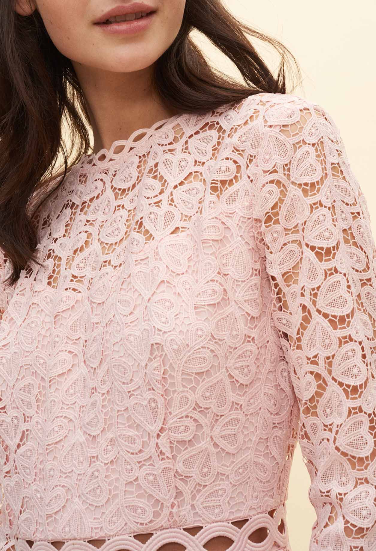 Kurzes Kleid aus Spitze