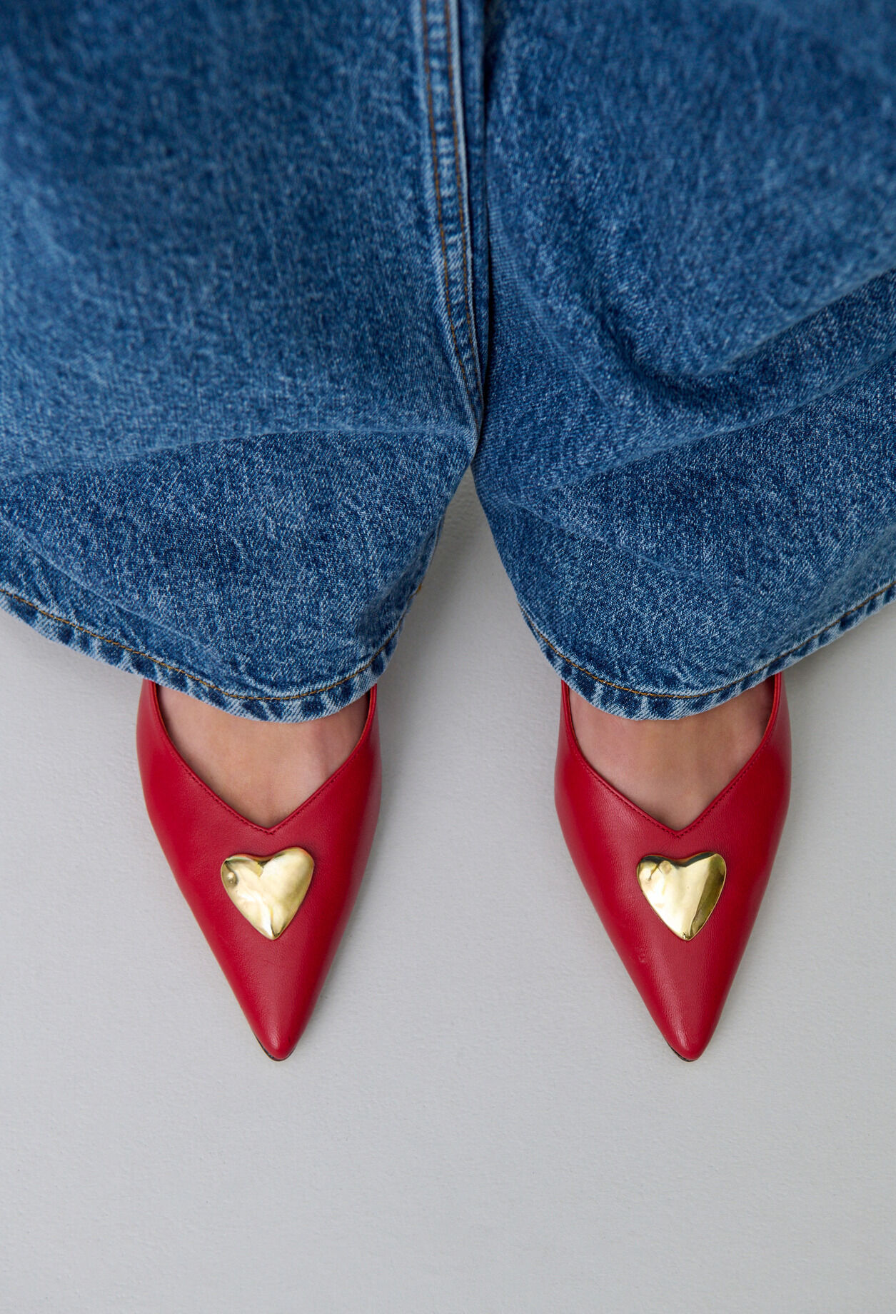 Pumps mit goldenem Herz