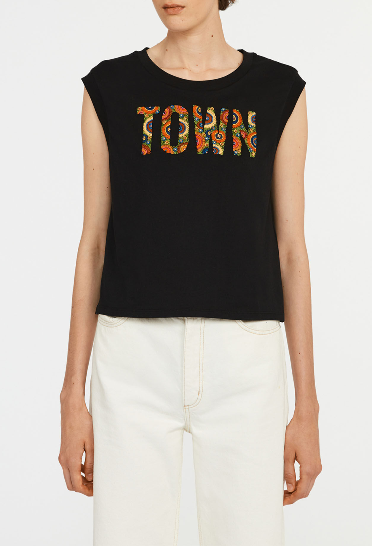 Besticktes T-Shirt