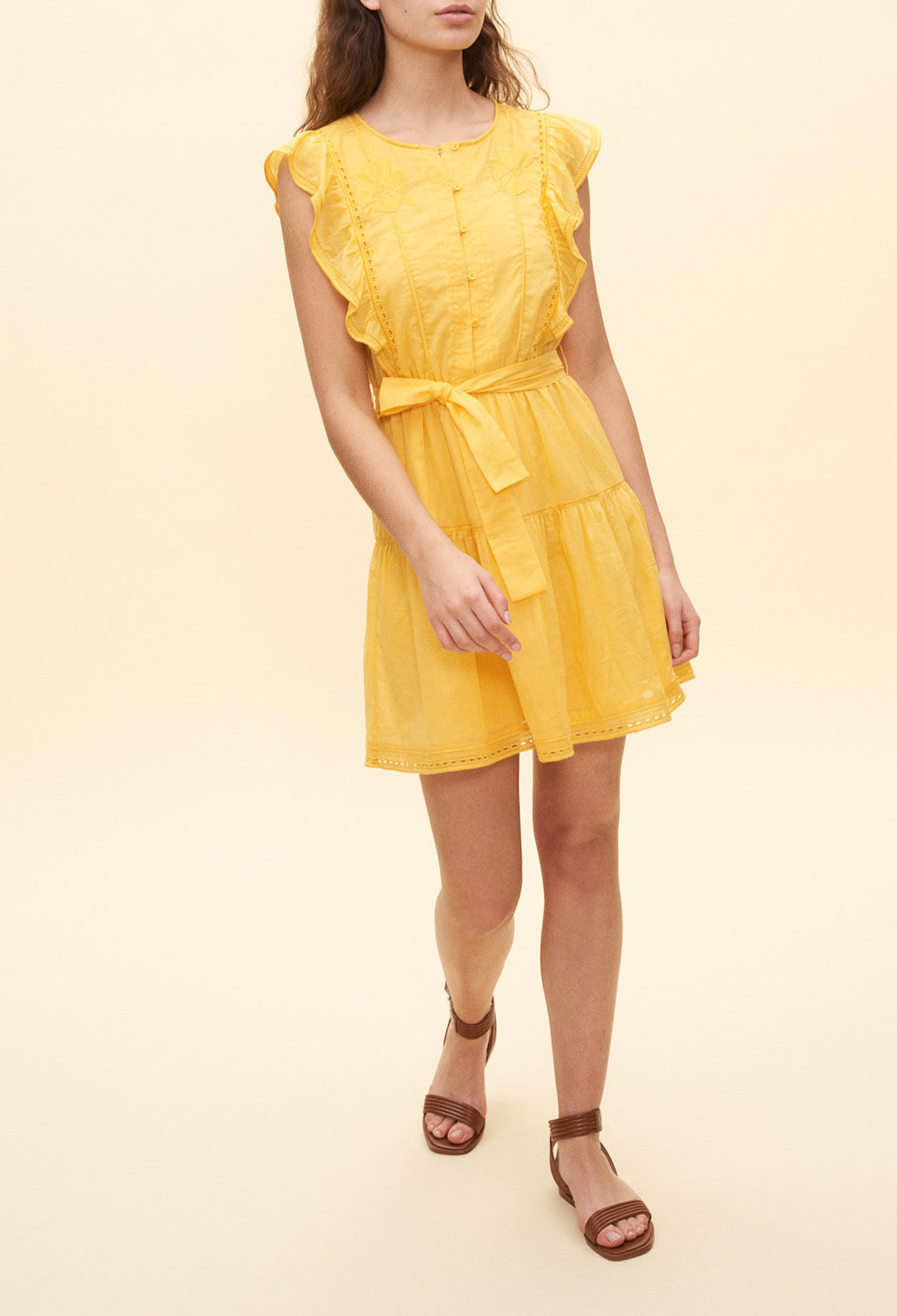 Gelbes Rüschenkleid
