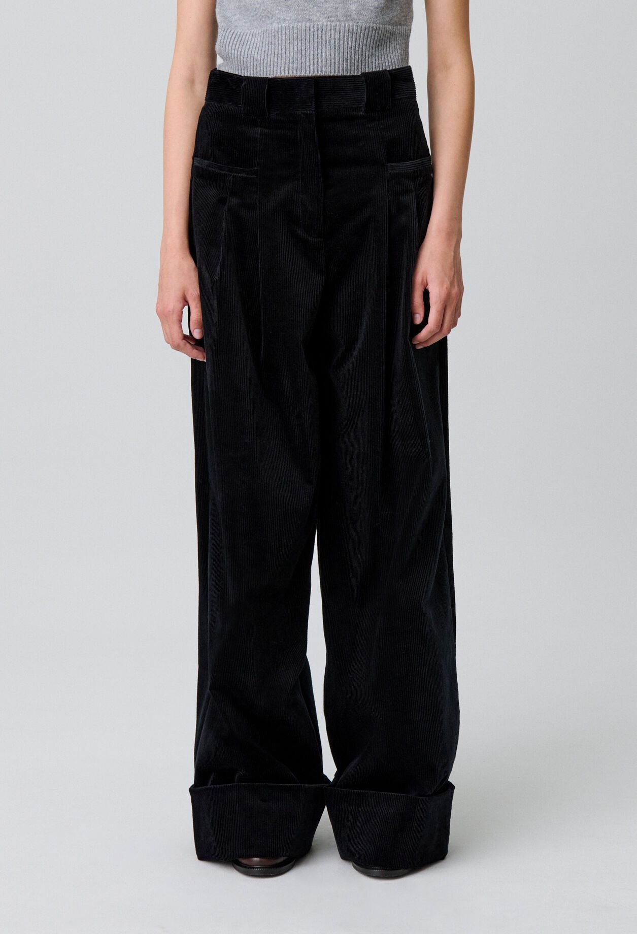 Weit geschnittene Cordhose