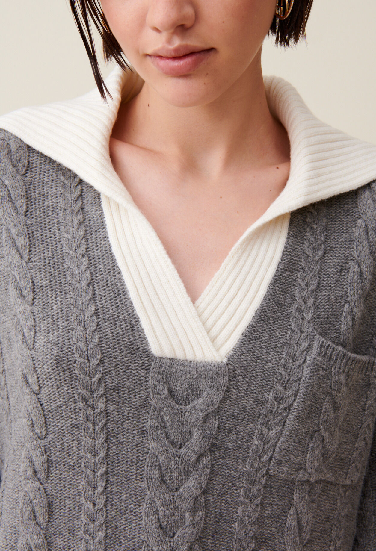 Gedrehter Pulli mit Polokragen