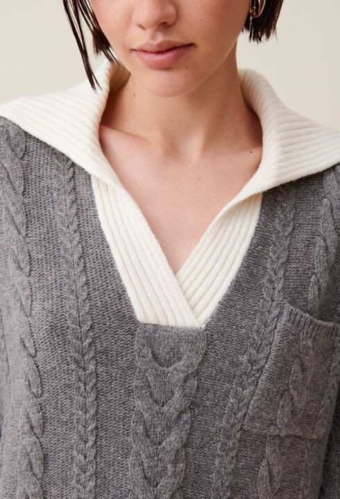 Gedrehter Pulli mit Polokragen