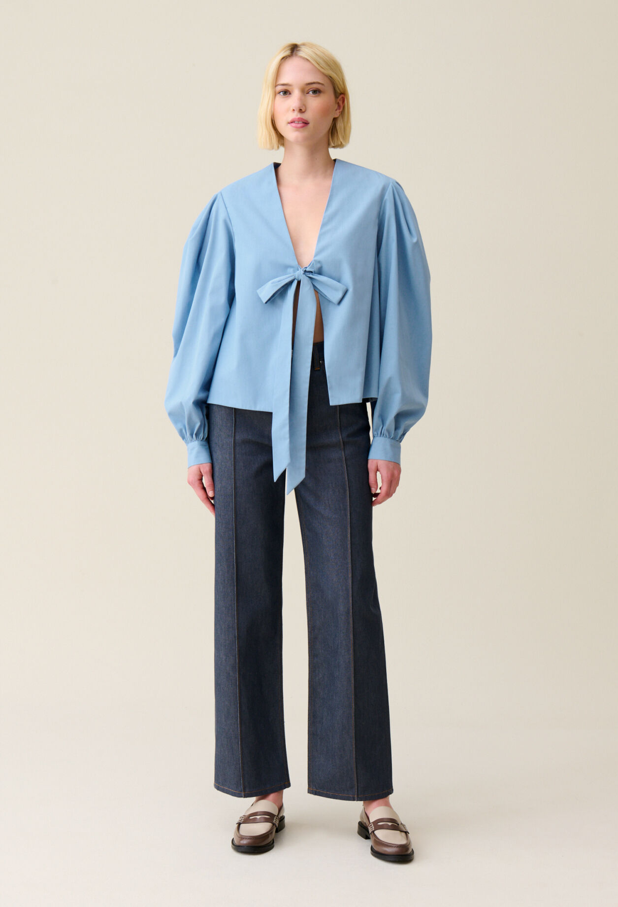 V-Ausschnitt Bluse zum Binden