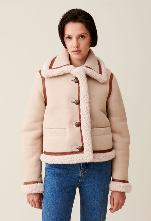 Beigefarbene Lammfelljacke