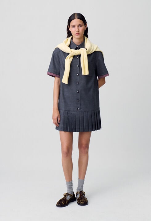 Plissiertes kurzes Kleid
