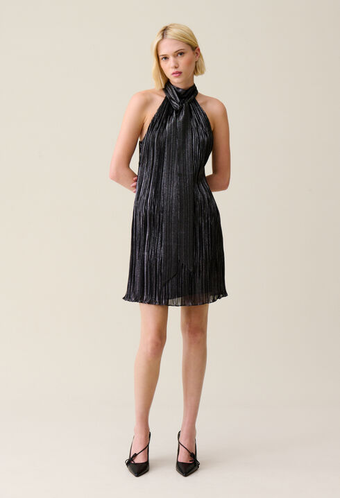 Kurzes silbernes Plissee-Kleid