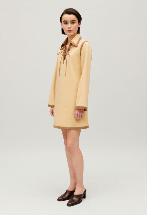 Kurzes Schnürkleid Beige