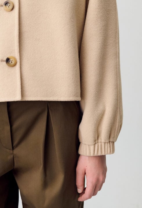Kurze Jacke mit Hemdkragen