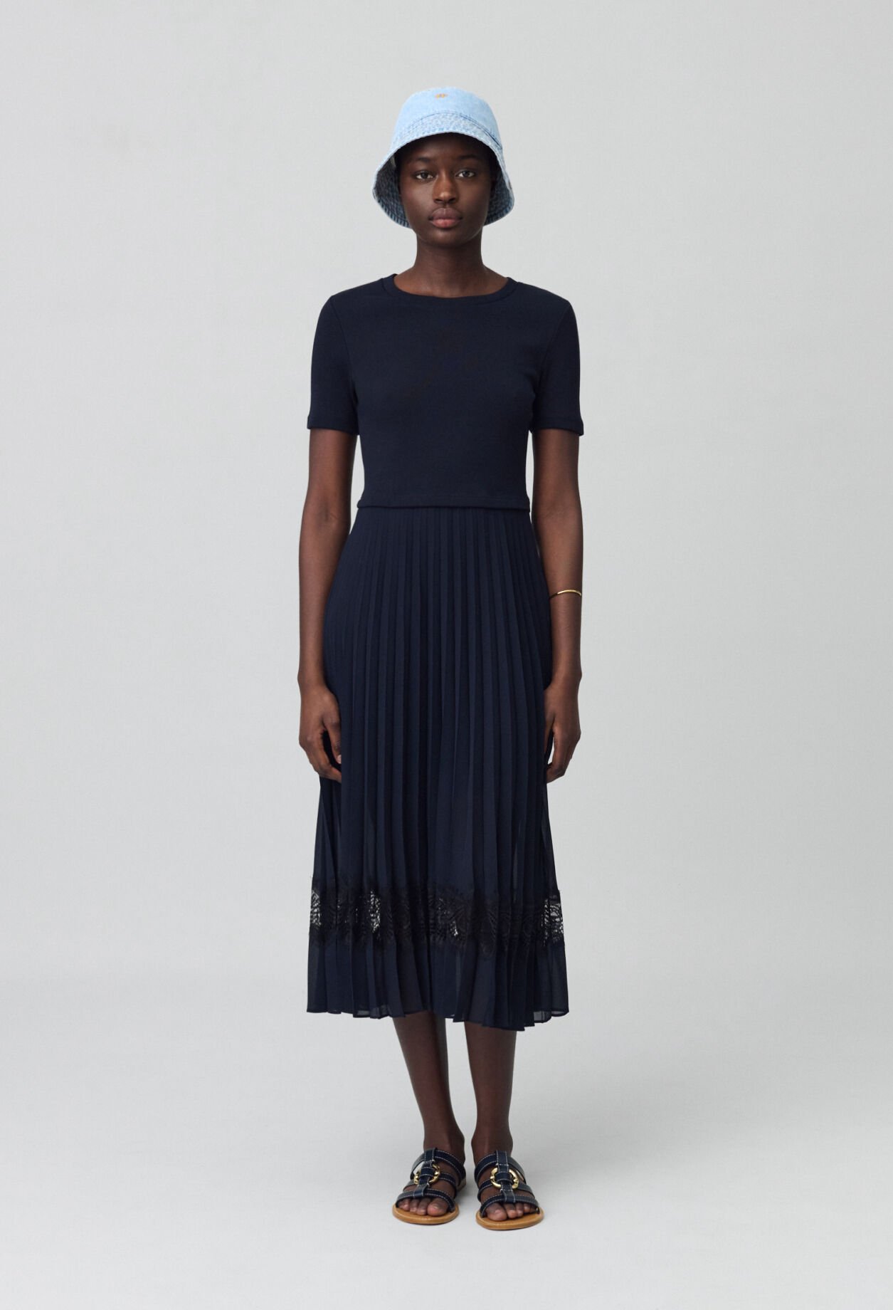 Zweifarbige Kleid in Schwarz und Marine 
