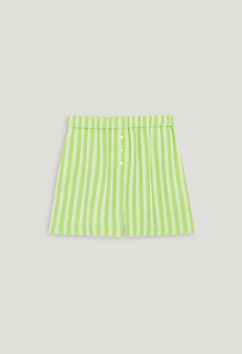 Fließende Shorts mit Matcha-Streifen