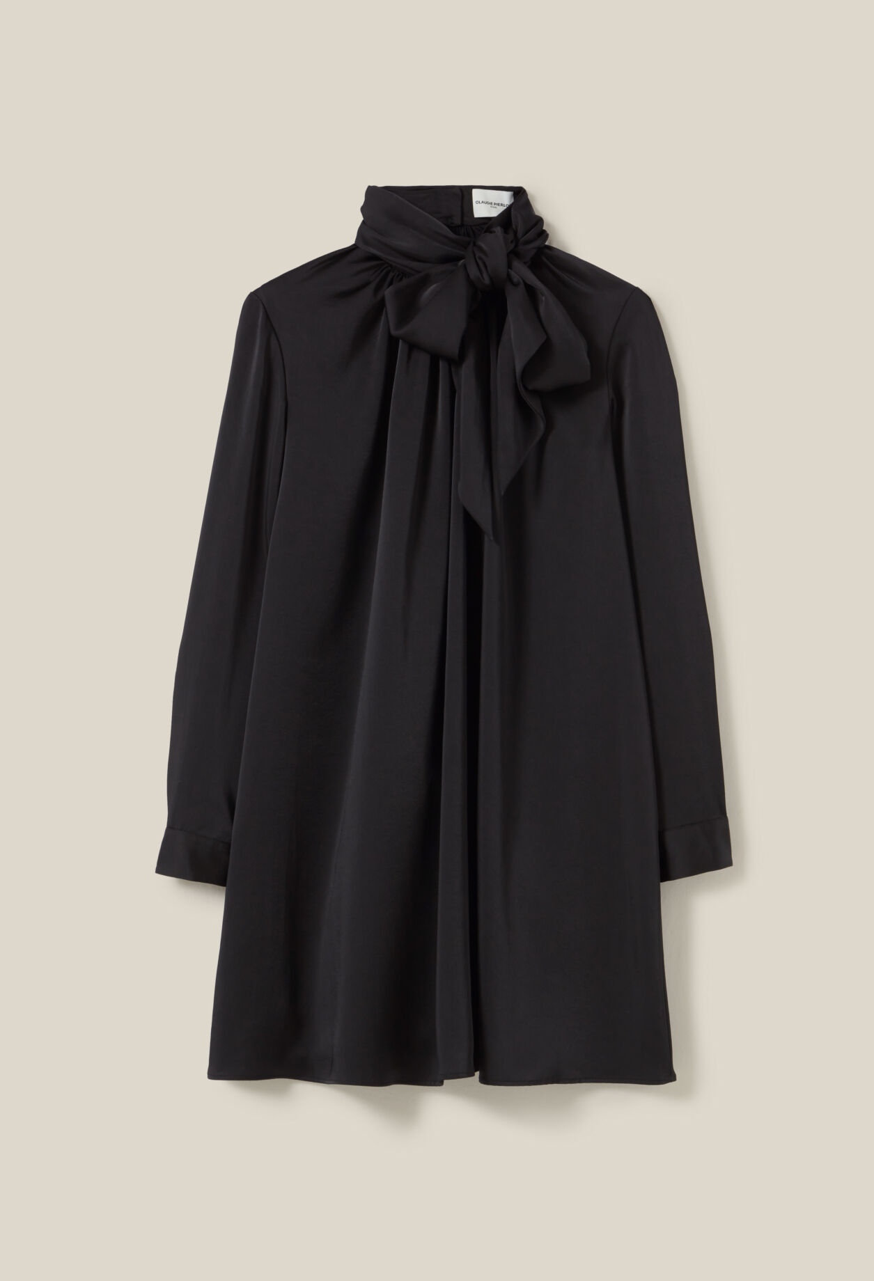 Schwarzes Kleid mit Schluppe
