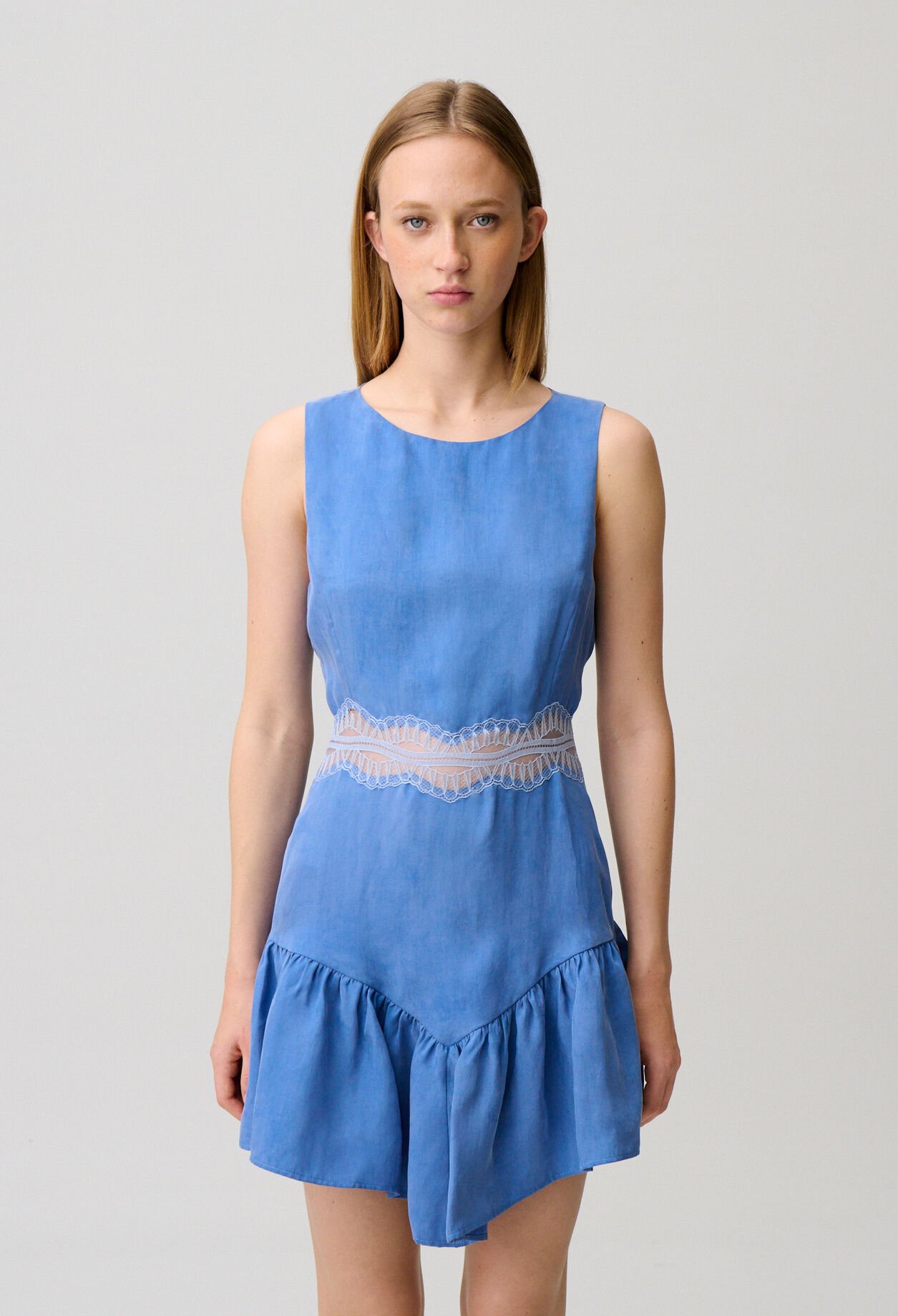 Flie&szlig;endes kurzes Spitzenkleid