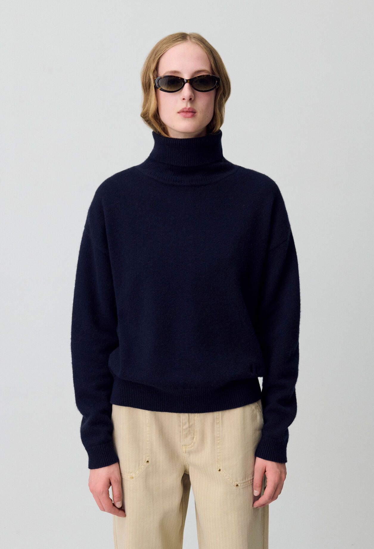 Marineblauer Kaschmirpullover