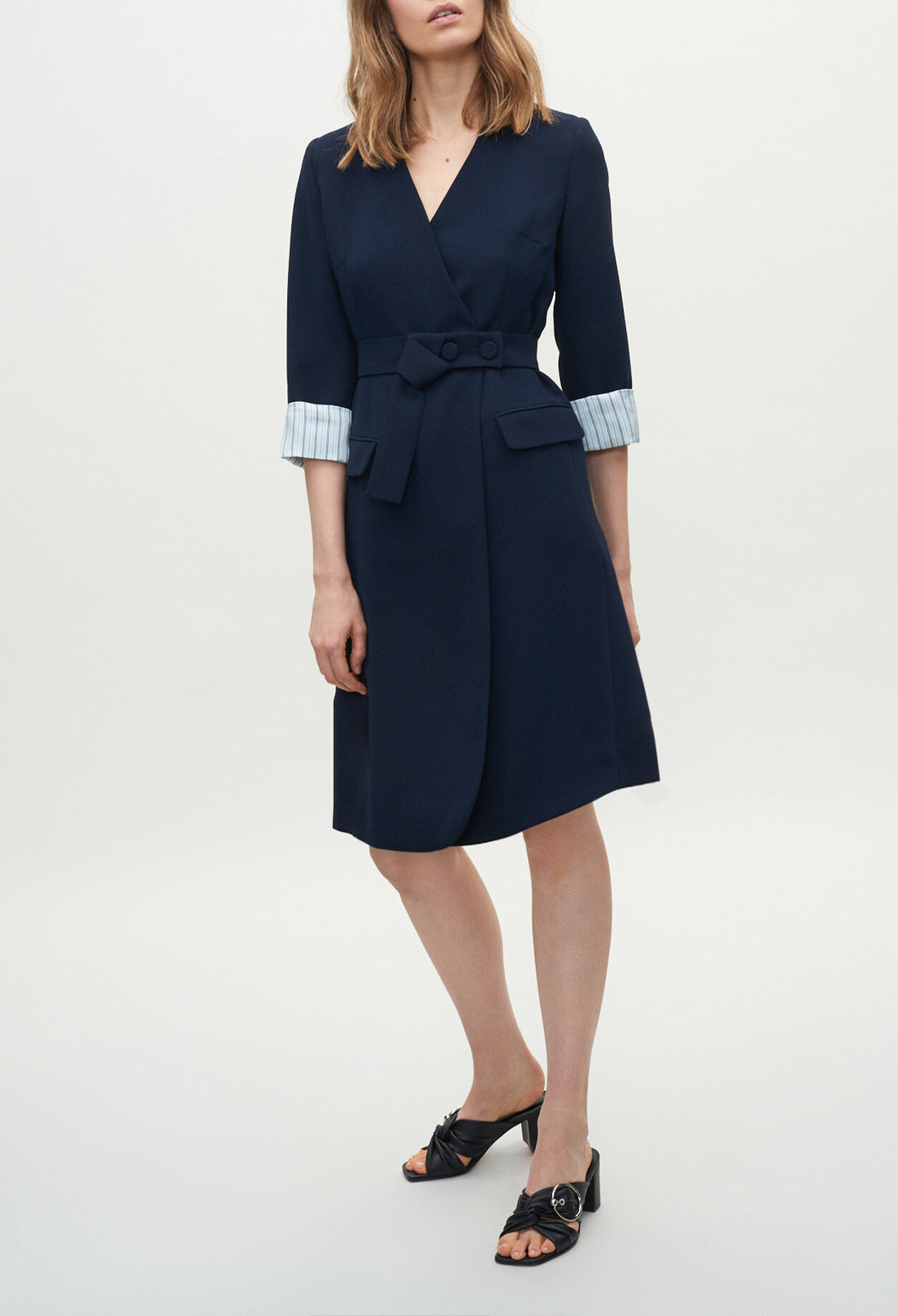 Kleid mit Ärmelabschlüssen