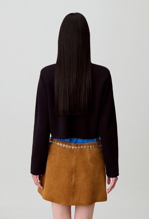 Kurze Strickjacke mit Kragen