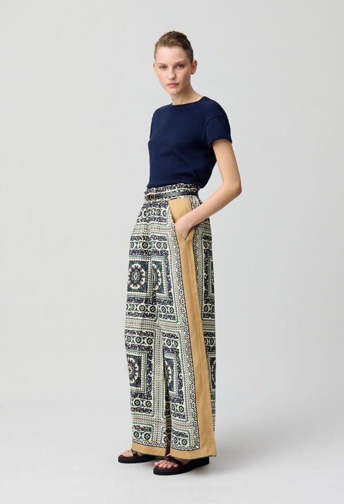 Weit fließende Druckhose