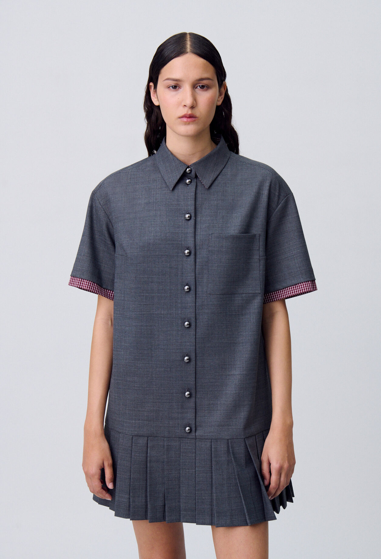 Plissiertes kurzes Kleid