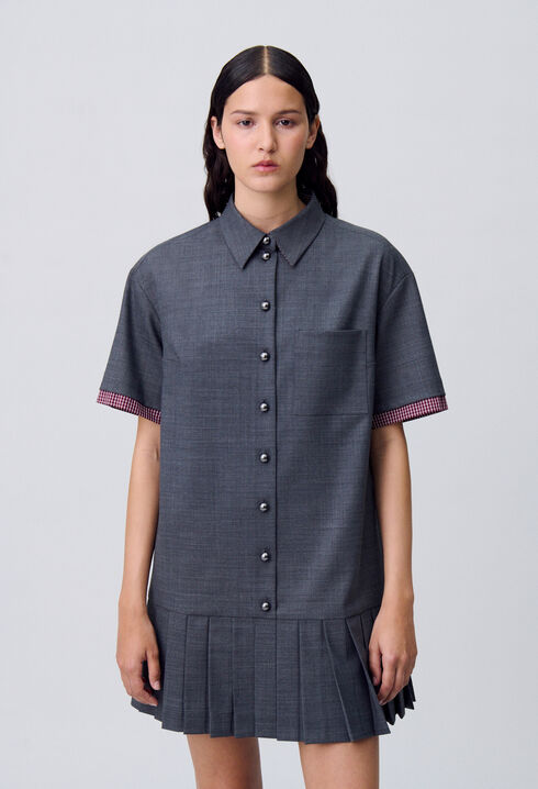 Plissiertes kurzes Kleid