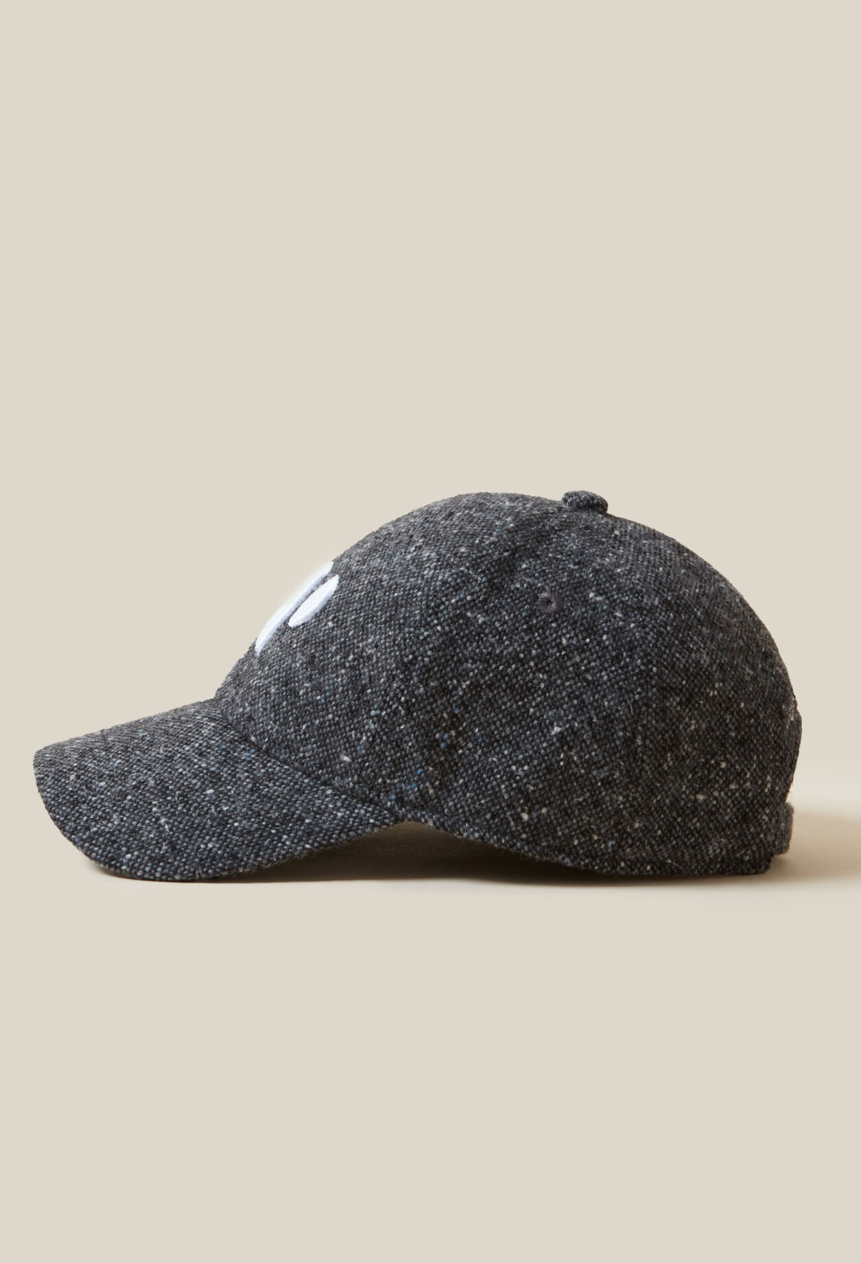 Kappen aus Tweed mit CP-Stickerei