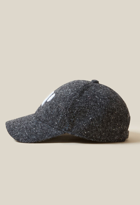 Kappen aus Tweed mit CP-Stickerei