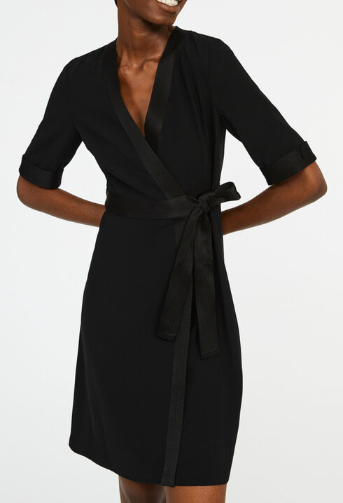 Einfarbiges wickekleid