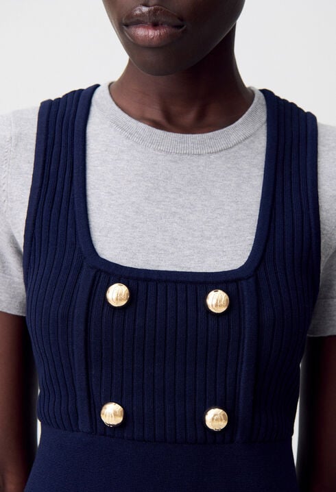 Kurzes Strickkleid im T-Shirt-Stil