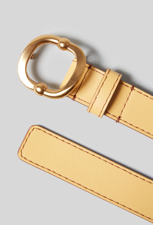 Gürtel aus Leder goldener Schnalle