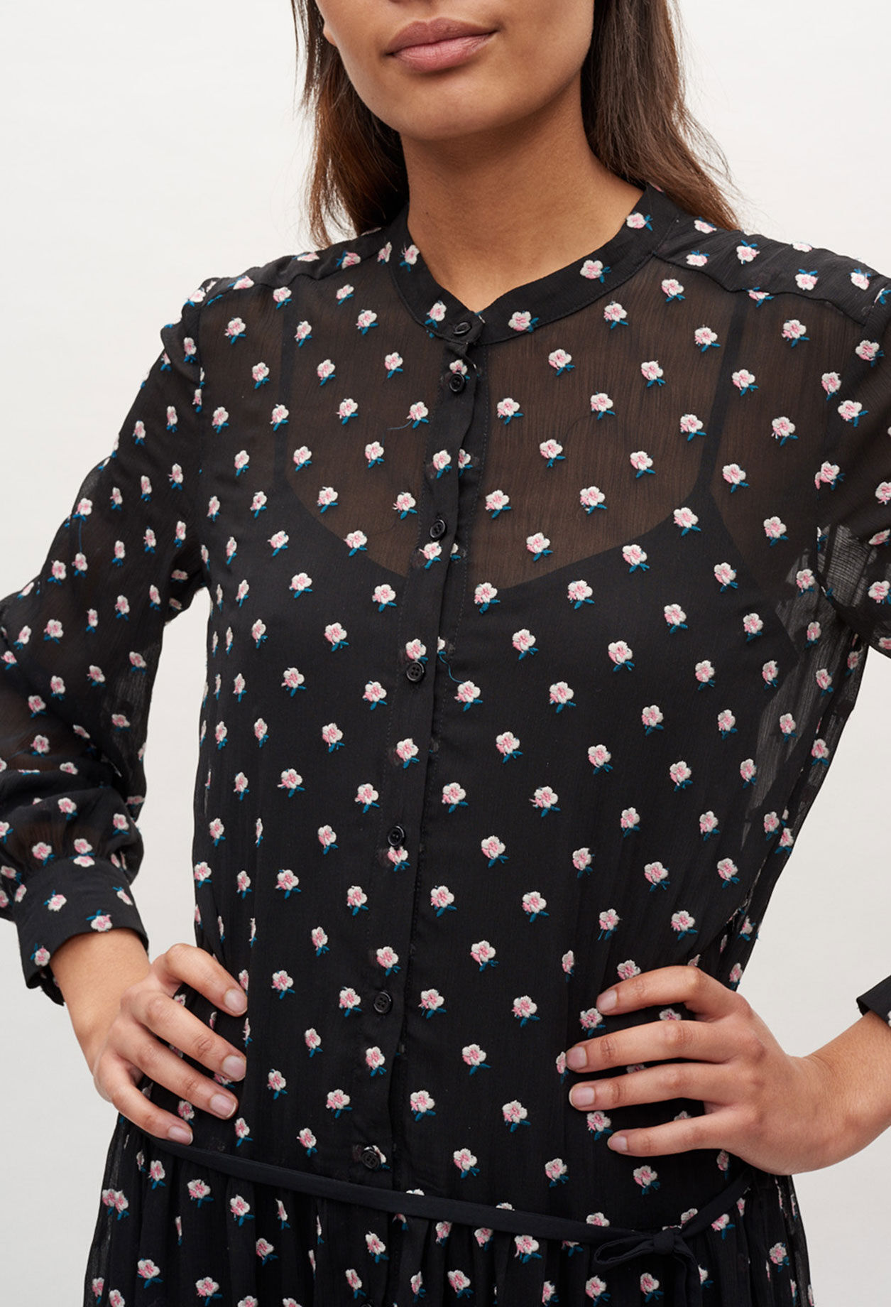 Langes geblümtes Kleid