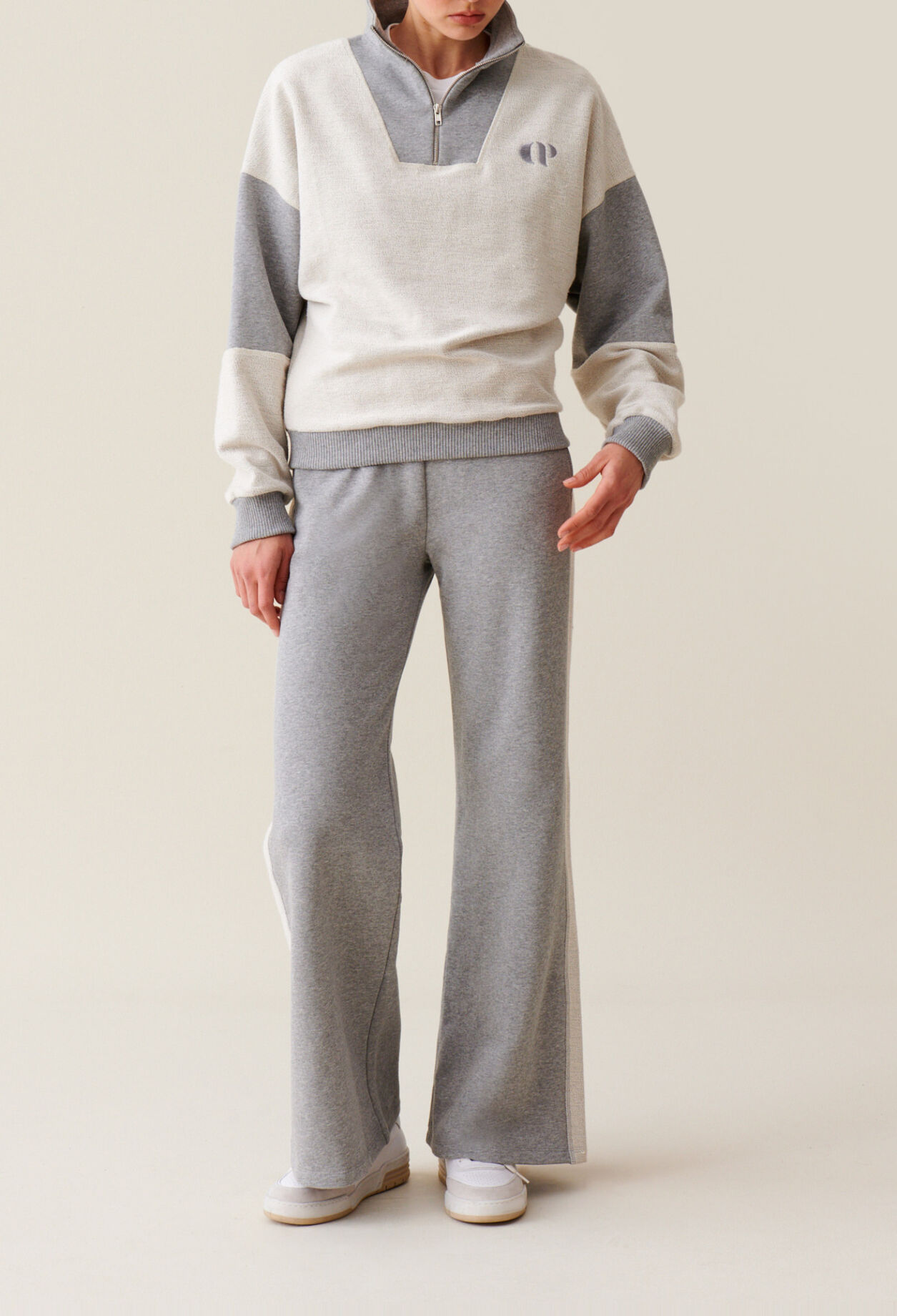 Hochkragen-Sweatshirt mit Zip