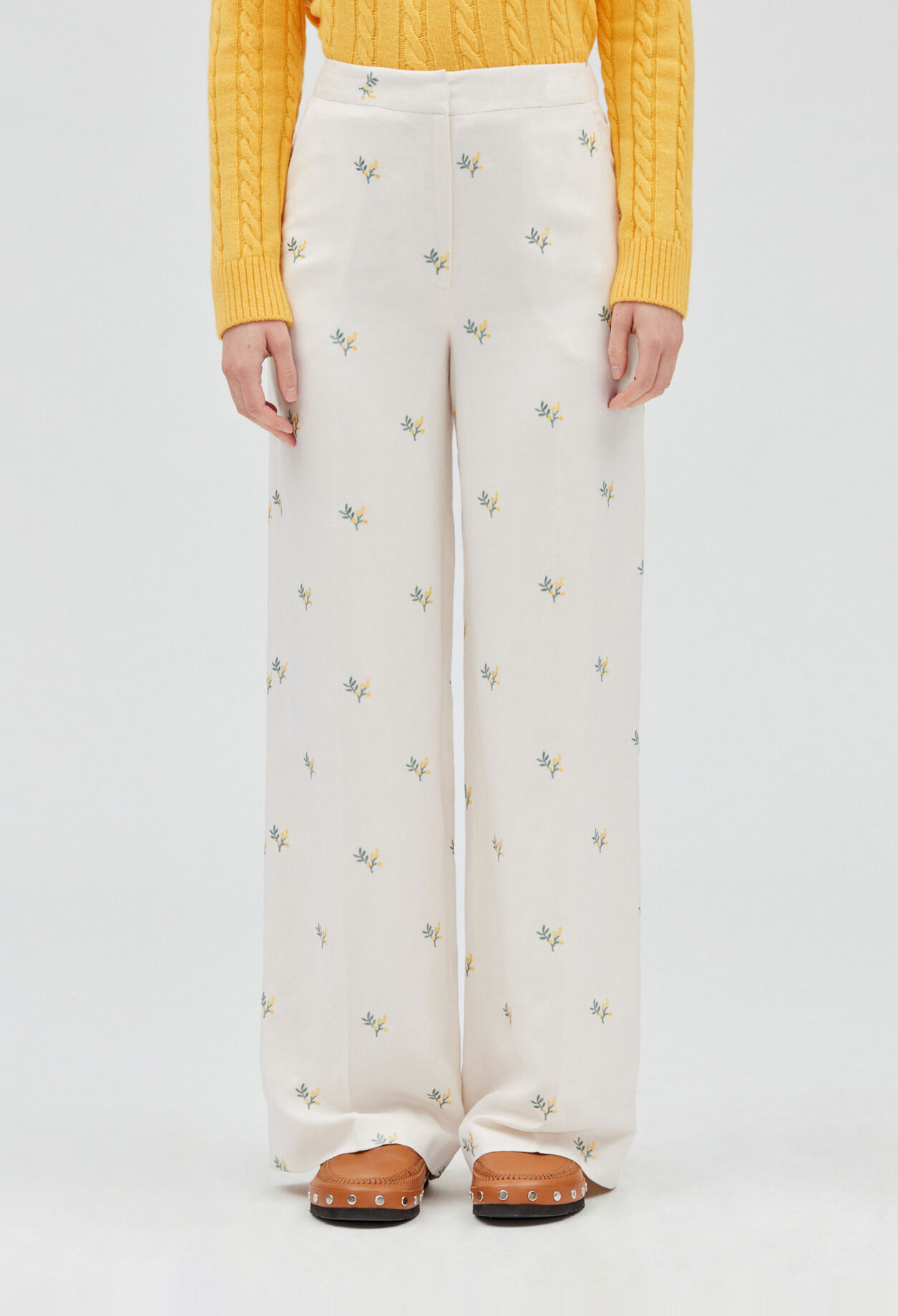 Hose mit Stickerei, Mimose