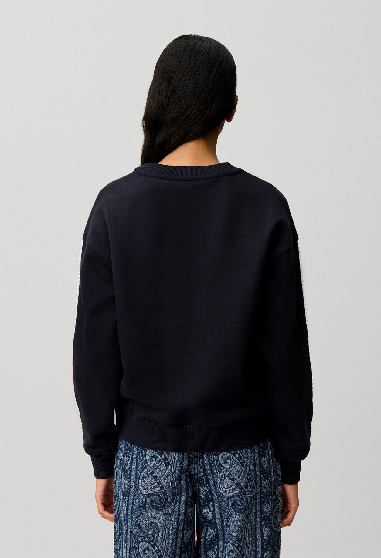 Bio-Sweatshirt mit C-Stickerei