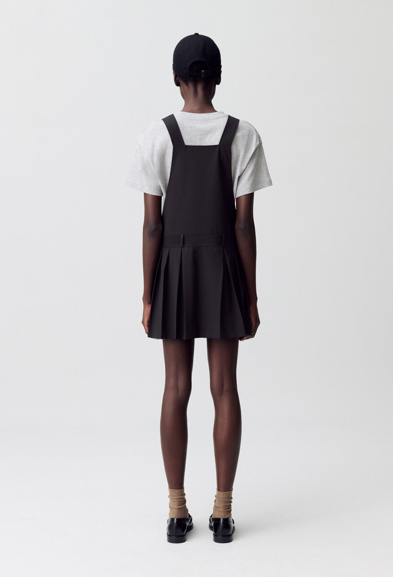 Kurzes Latzkleid