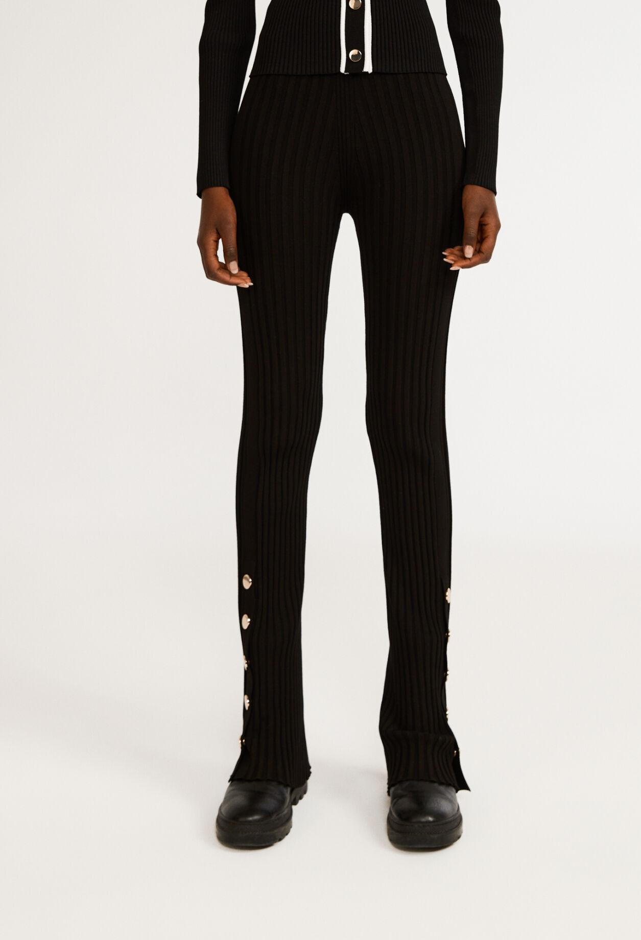 Ausgestellte Hose