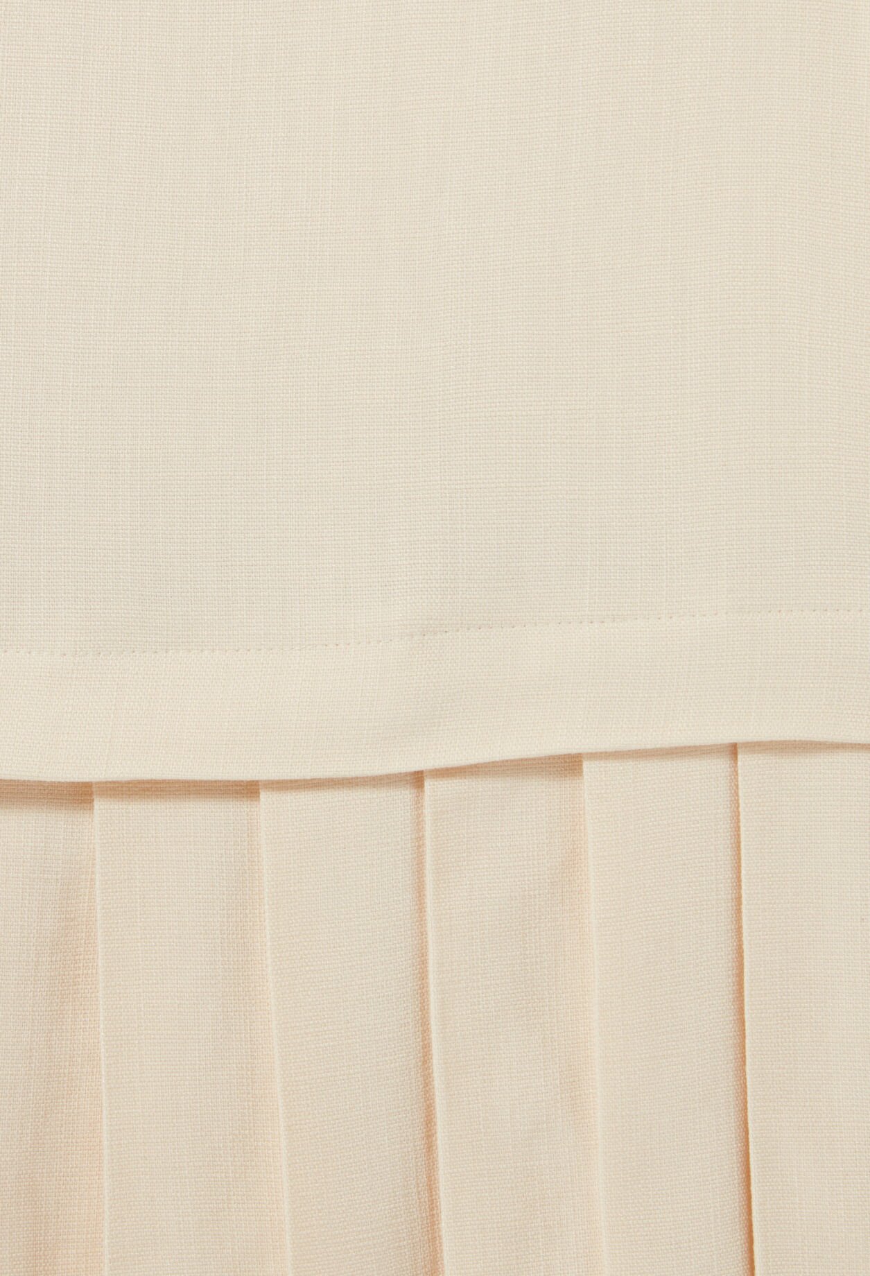 Kurzes Faltenkleid