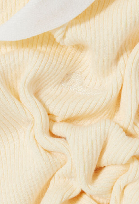 Kurzes Kleid im Materialmix