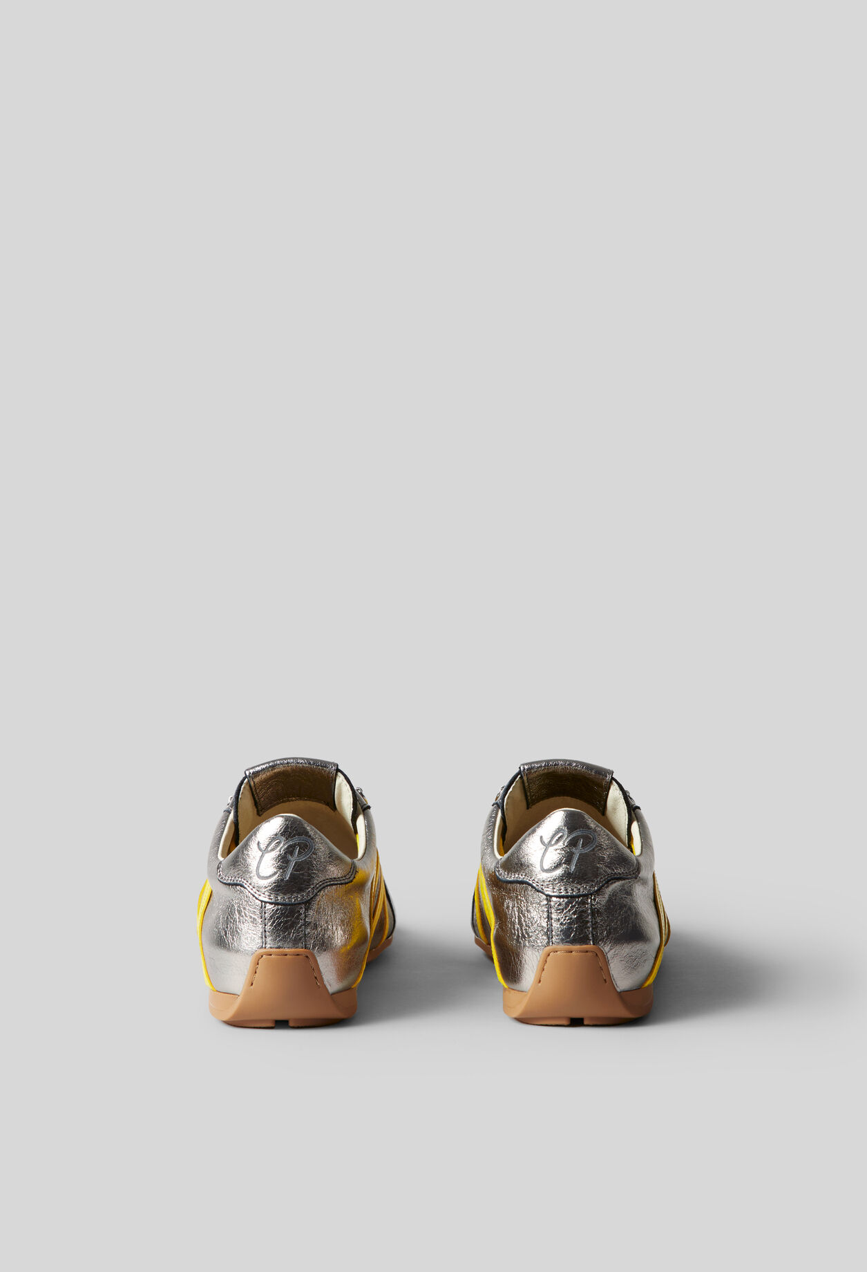 Silberne Sneaker