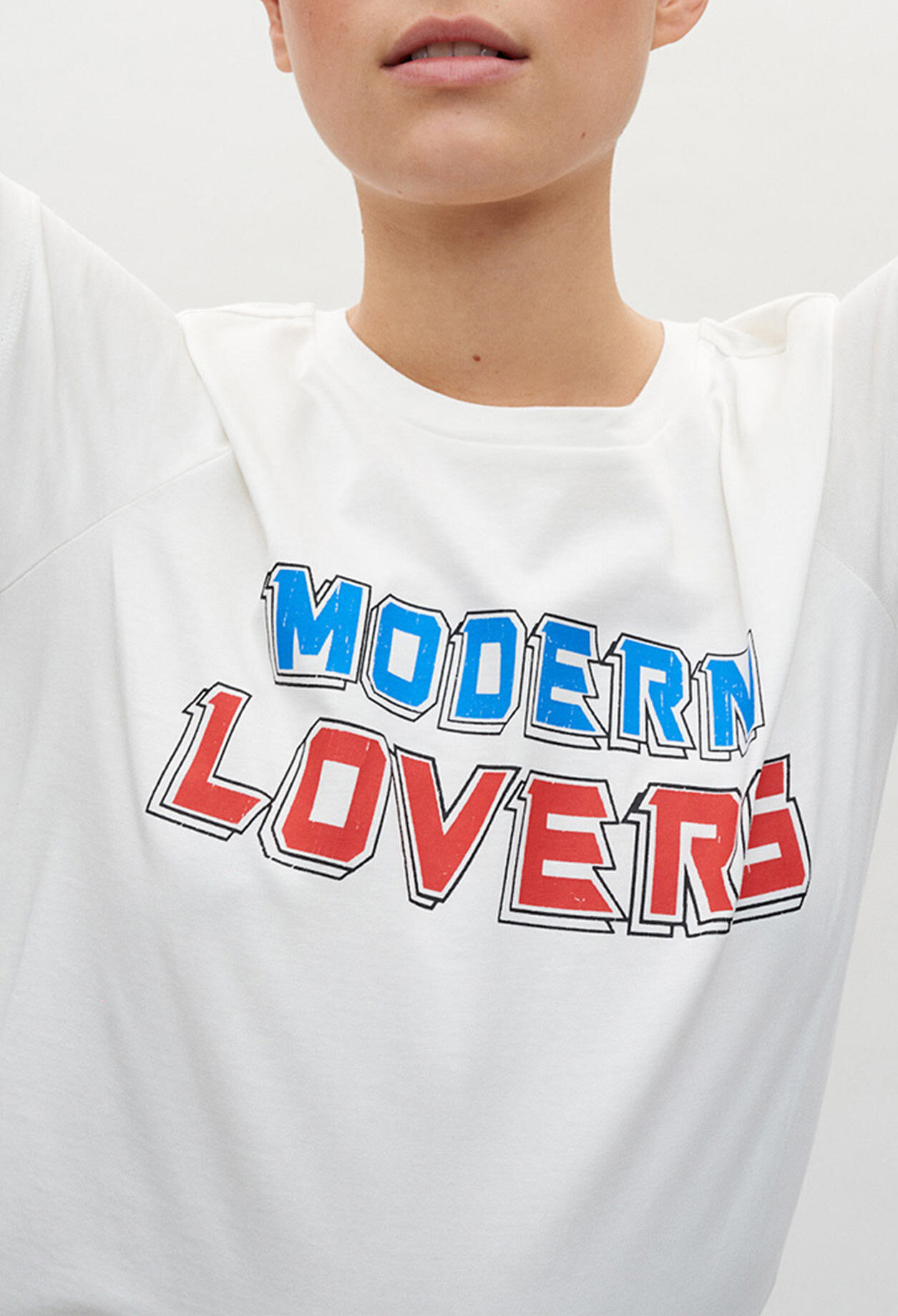 Weißes T-Shirt mit Siebdruck