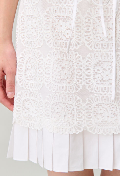 Kurzer Spitzenrock